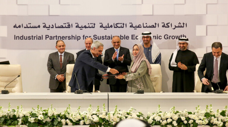12 اتفاقية بين الإمارات والبحرين والأردن ومصر بقيمة تتجاوز ملياري دولار